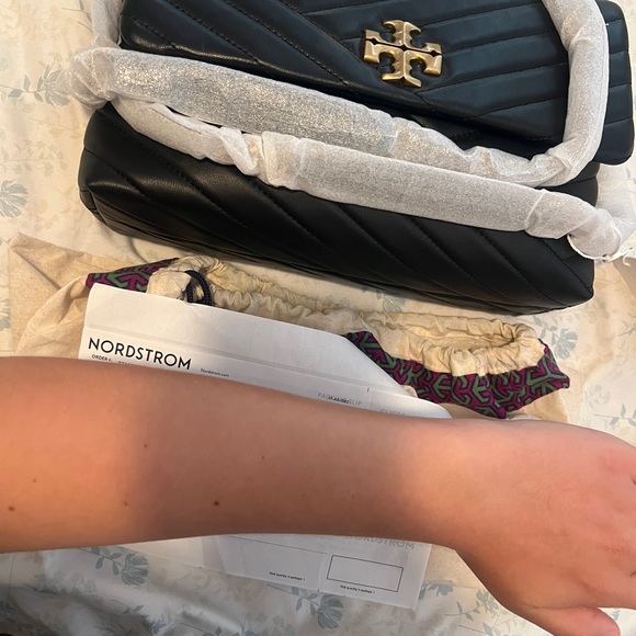 TORY BURCH KIRA Chevron Convertible Shoulder Bag - Picture 3 of 4